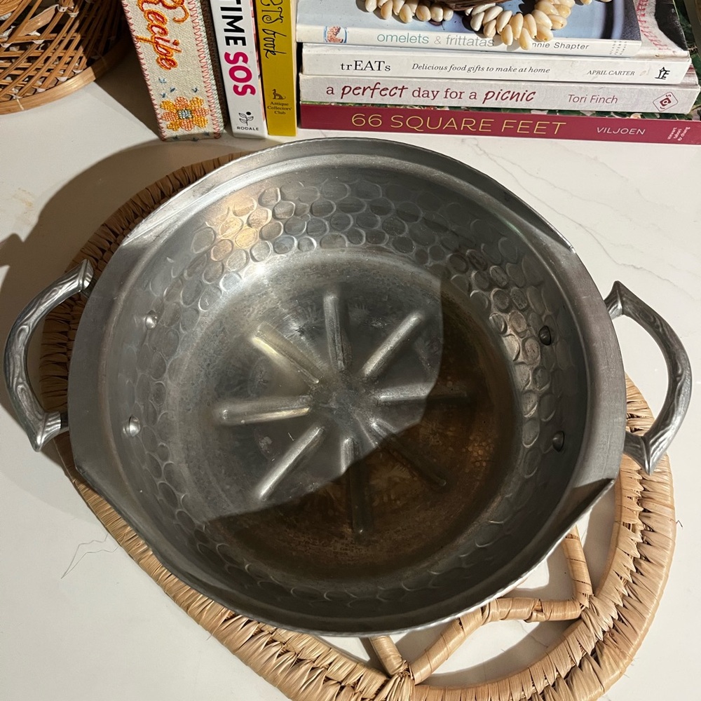 Everlast Aluminum Floral Casserole Dish - Picture 3 of 10